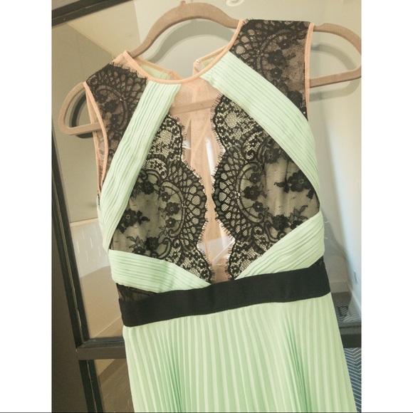 BCBG MaxAzria Green size 0 Lace Dress - Picture 5 of 5